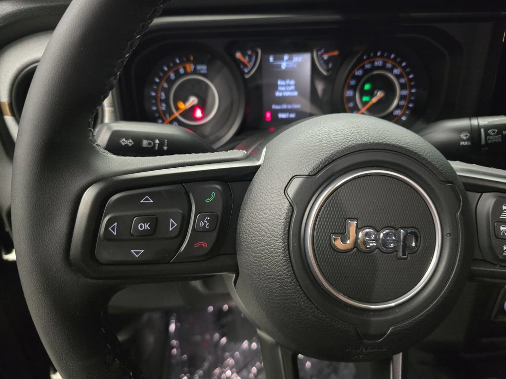Used 2025 Black Clearcoat Jeep Sport S image 20