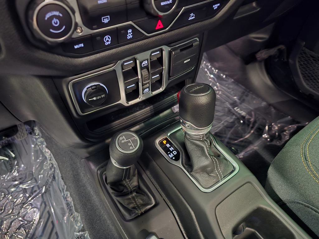 Used 2025 Black Clearcoat Jeep Sport S image 28