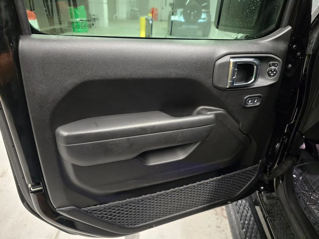 Used 2025 Black Clearcoat Jeep Sport S image 15