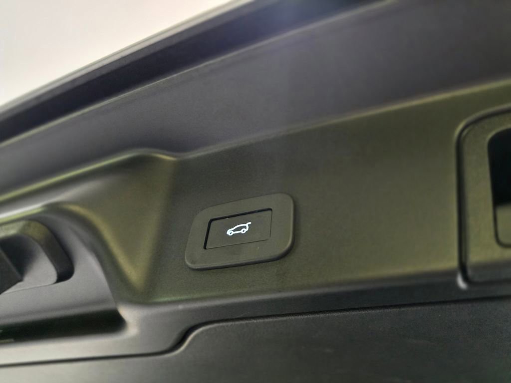 Used 2025 Fuji White Land Rover Core S image 39