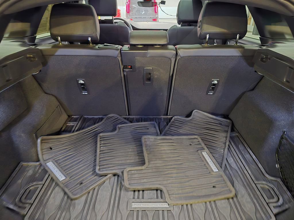 Used 2025 Fuji White Land Rover Core S image 37