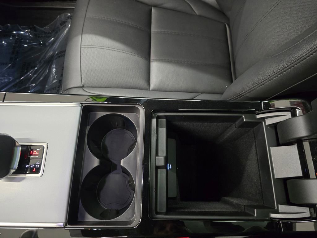 Used 2025 Fuji White Land Rover Core S image 24