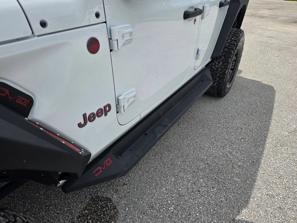 Used 2022 Bright White Clearcoat Jeep Unlimited Rubicon image 13