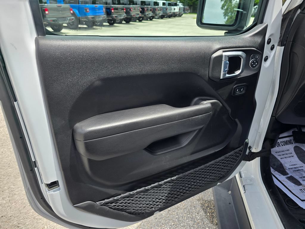Used 2022 Bright White Clearcoat Jeep Unlimited Rubicon image 20