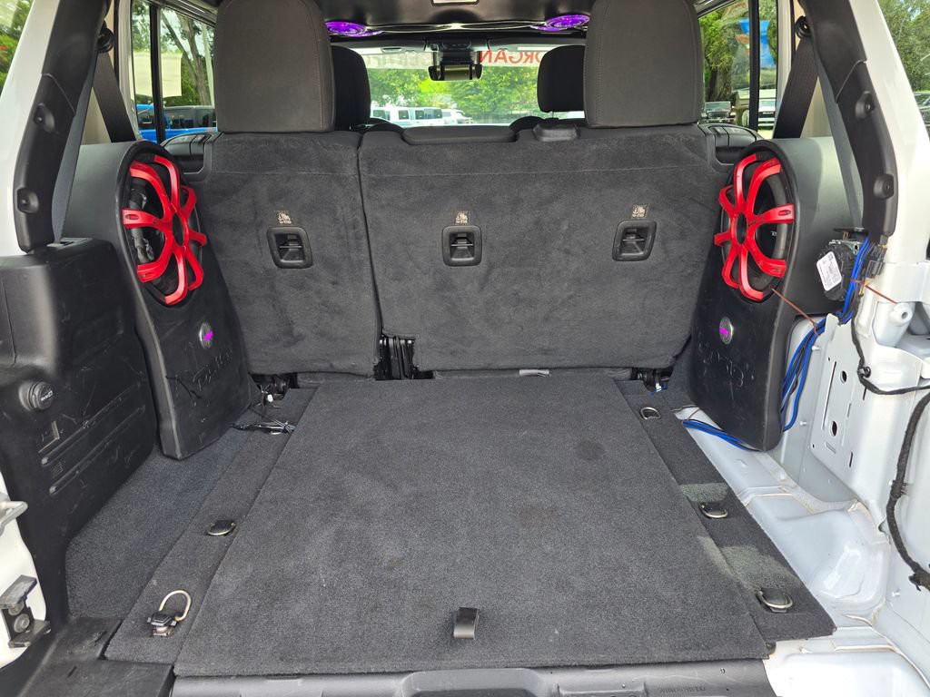 Used 2022 Bright White Clearcoat Jeep Unlimited Rubicon image 49