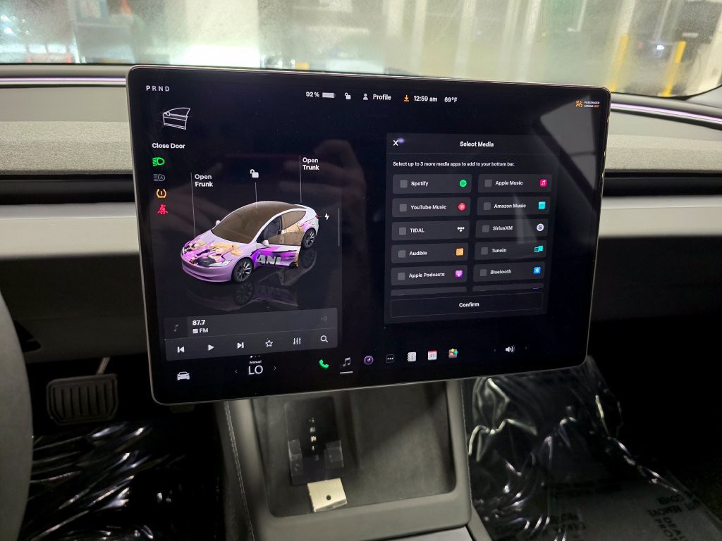 Used 2024  Tesla Base image 27