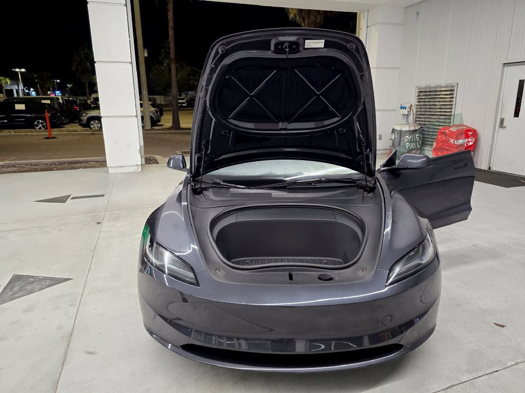 Used 2024  Tesla Base image 12