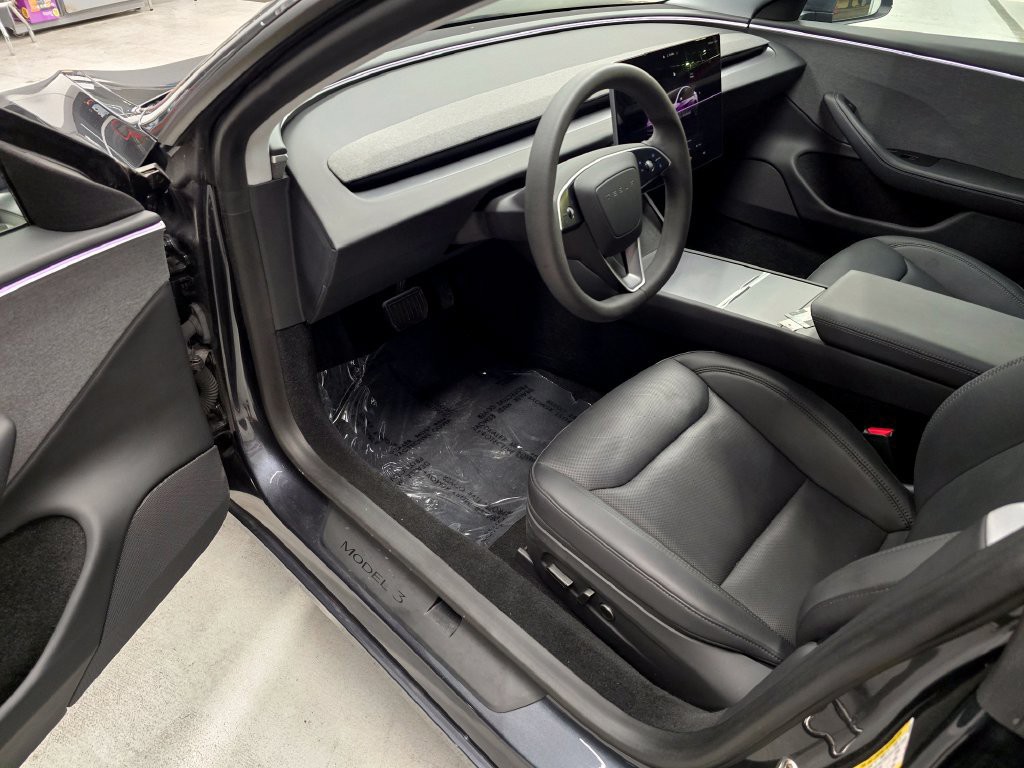 Used 2024  Tesla Base image 21