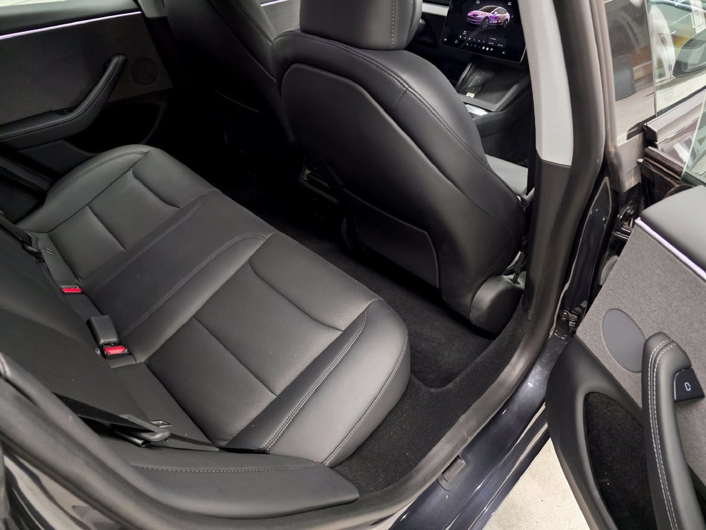 Used 2024  Tesla Base image 34