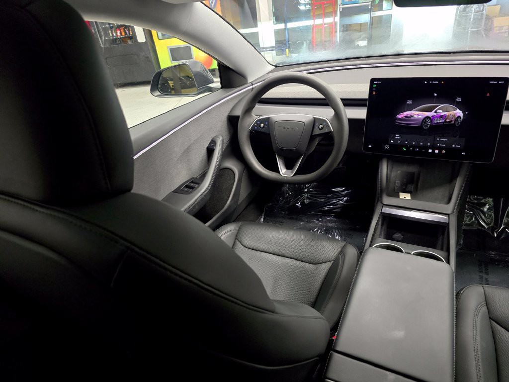 Used 2024  Tesla Base image 37