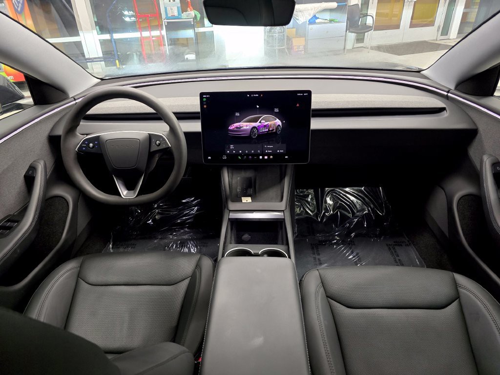 Used 2024  Tesla Base image 36