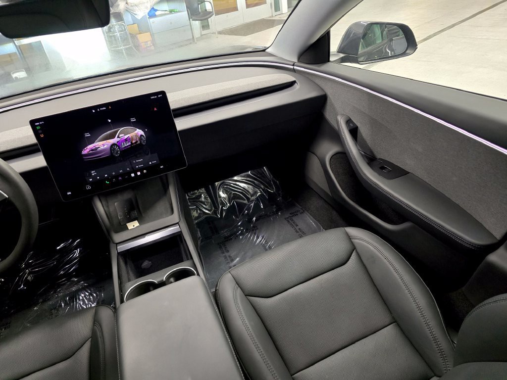 Used 2024  Tesla Base image 38
