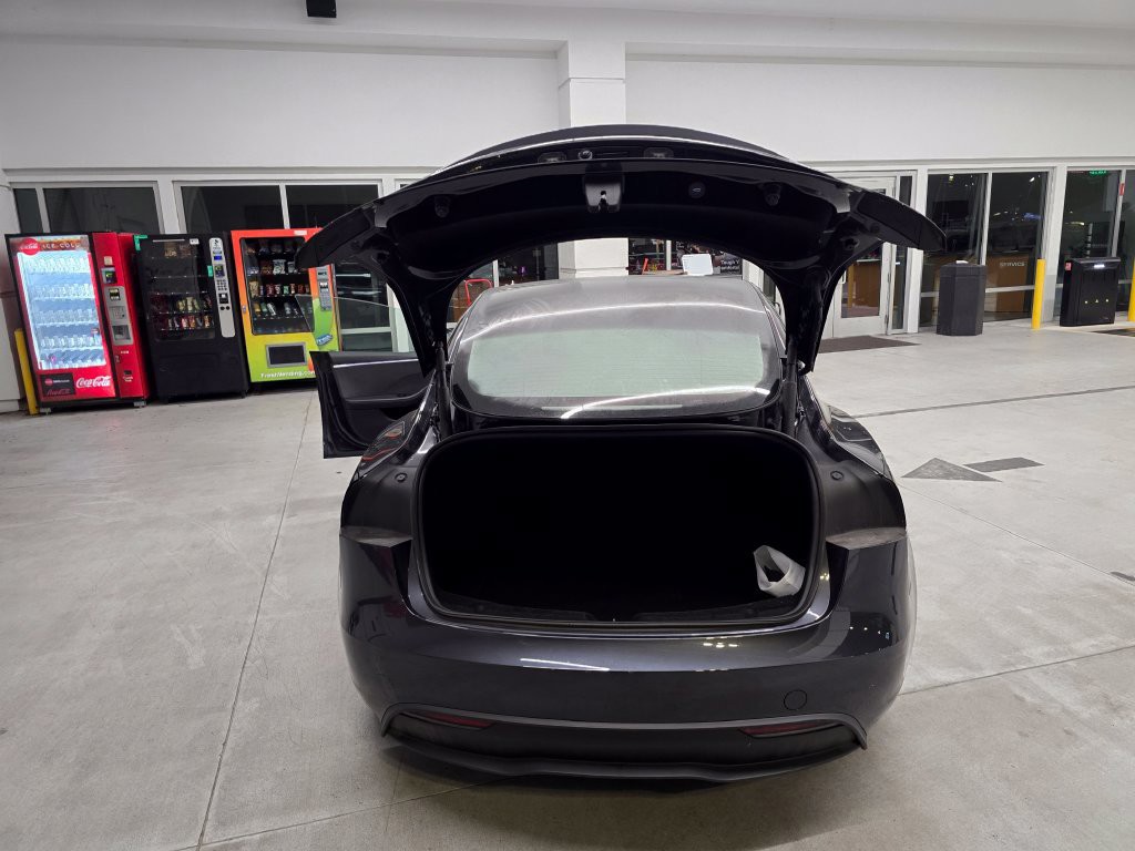 Used 2024  Tesla Base image 14