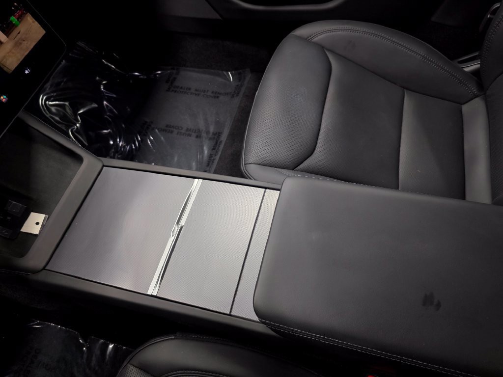 Used 2024  Tesla Base image 29