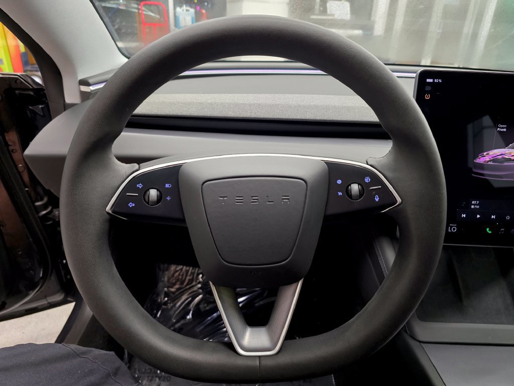 Used 2024  Tesla Base image 23