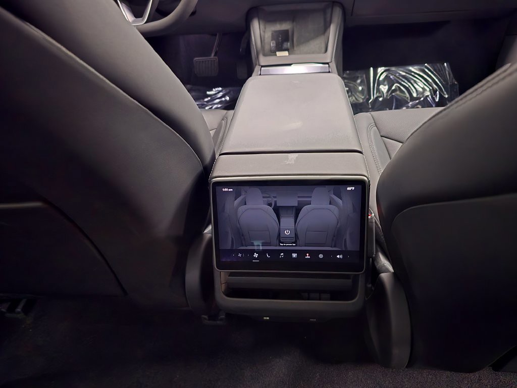 Used 2024  Tesla Base image 35