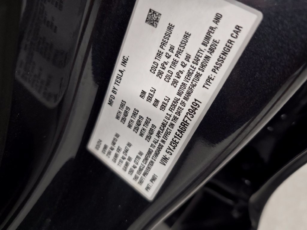 Used 2024  Tesla Base image 20