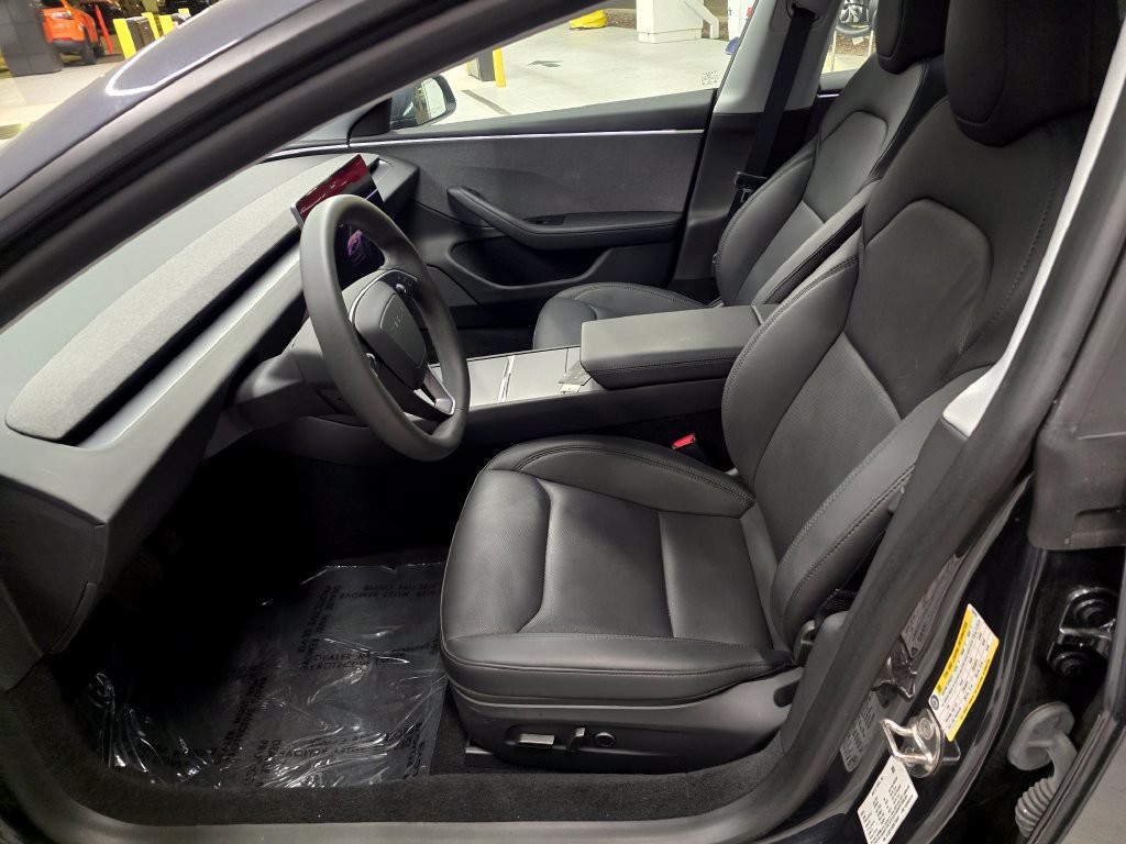 Used 2024  Tesla Base image 22