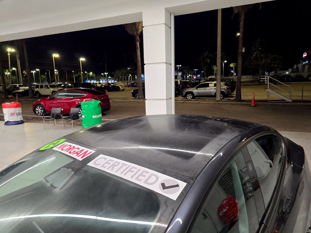 Used 2024  Tesla Base image 11