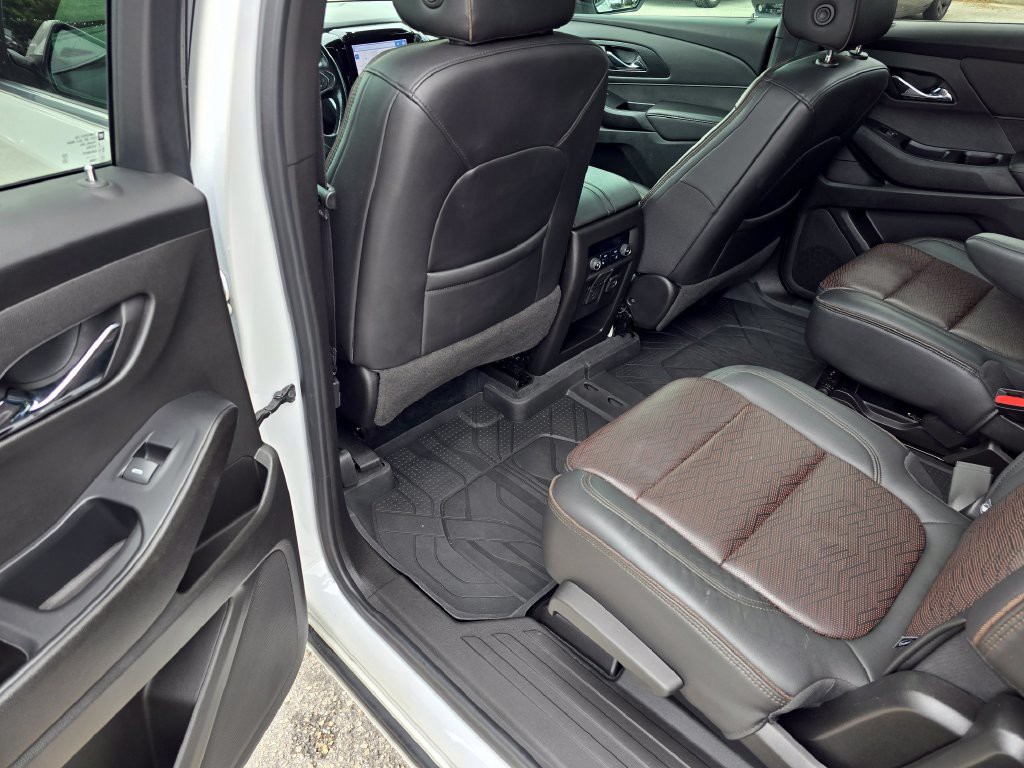Used 2022 Iridescent Pearl Tricoat Chevrolet High Country image 30