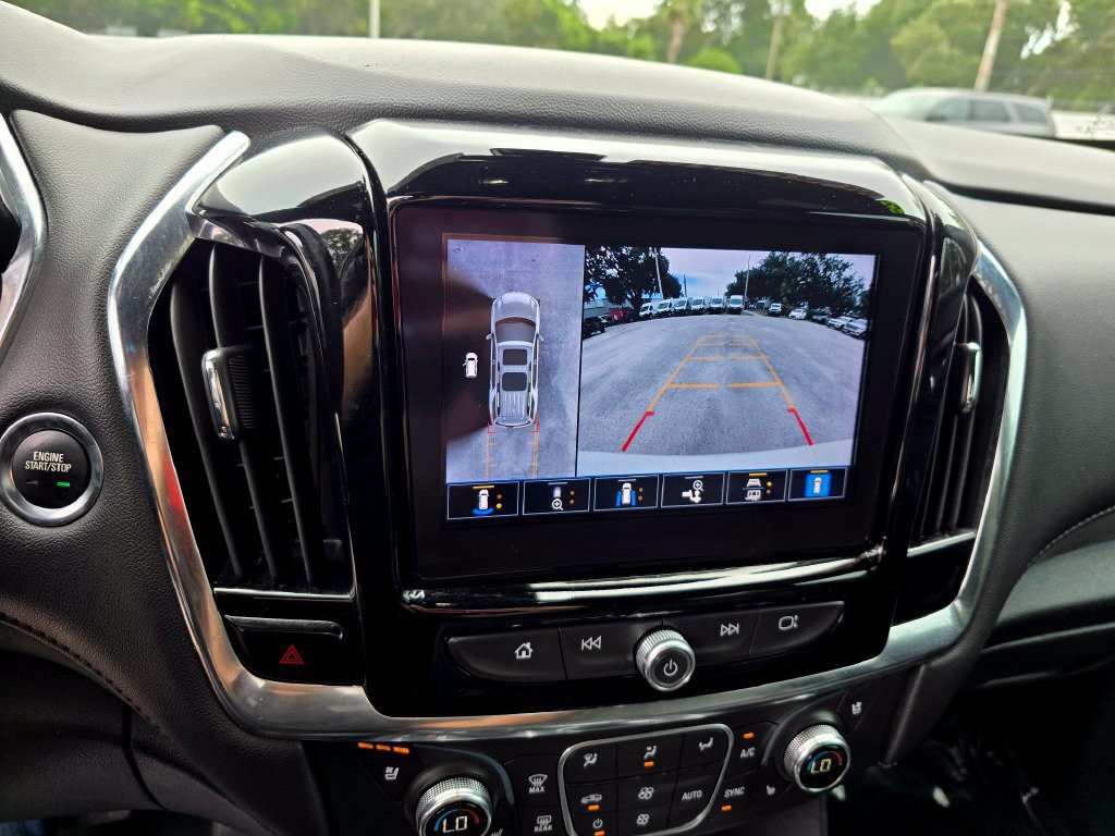Used 2022 Iridescent Pearl Tricoat Chevrolet High Country image 24