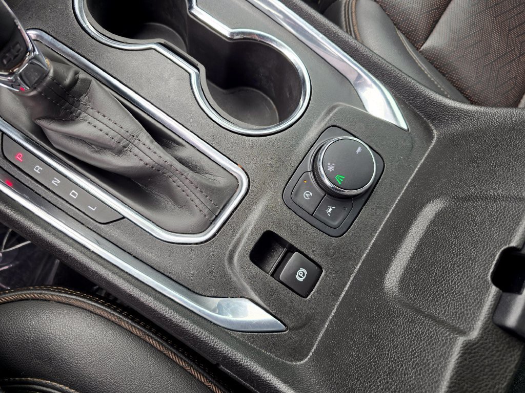 Used 2022 Iridescent Pearl Tricoat Chevrolet High Country image 28