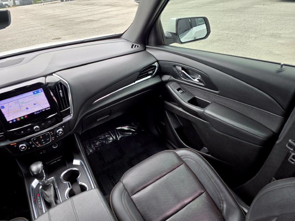 Used 2022 Iridescent Pearl Tricoat Chevrolet High Country image 39