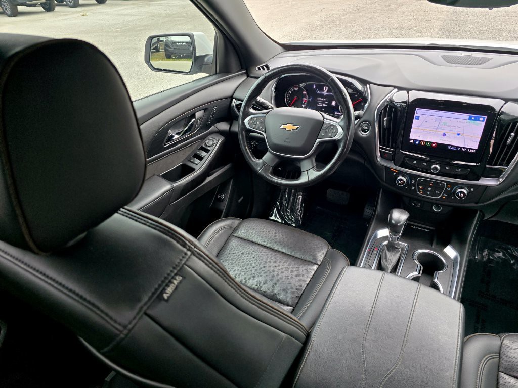 Used 2022 Iridescent Pearl Tricoat Chevrolet High Country image 38