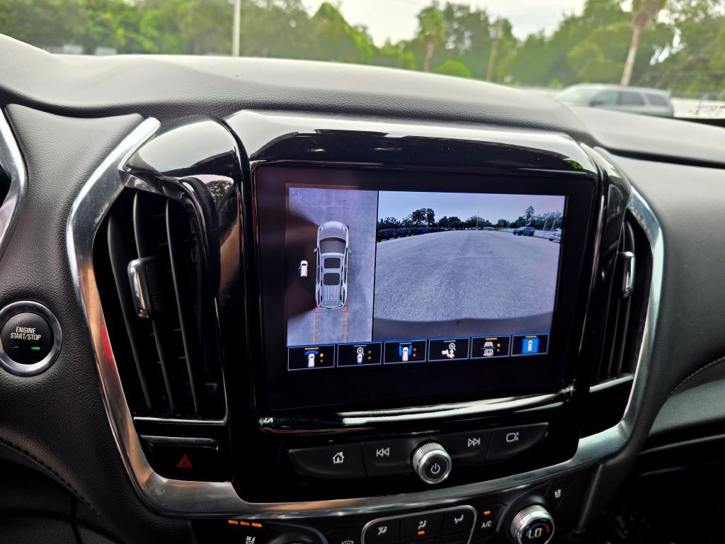 Used 2022 Iridescent Pearl Tricoat Chevrolet High Country image 25