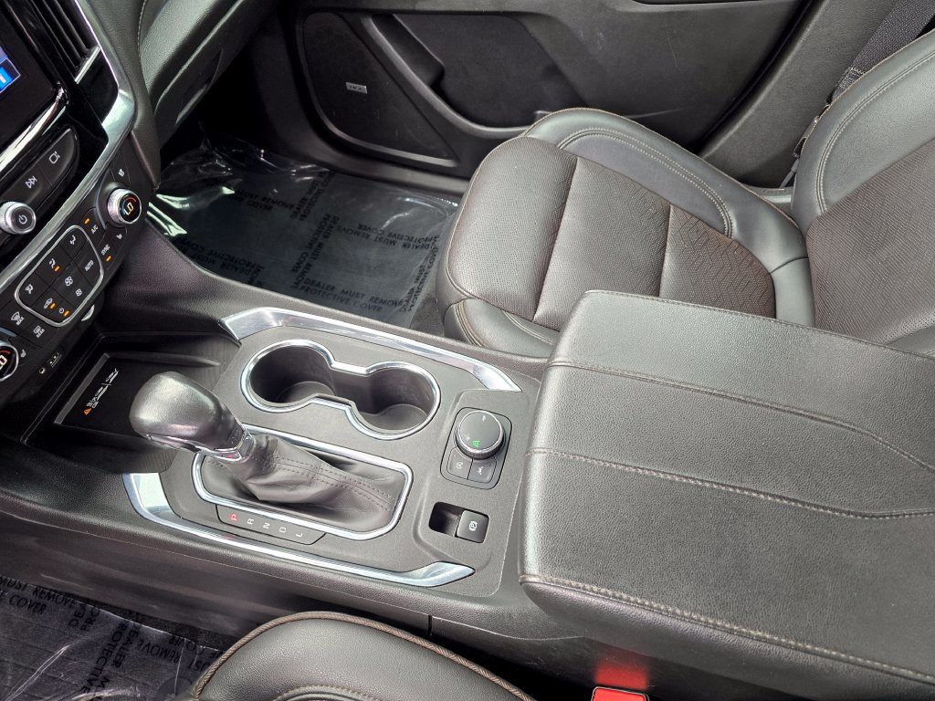 Used 2022 Iridescent Pearl Tricoat Chevrolet High Country image 26