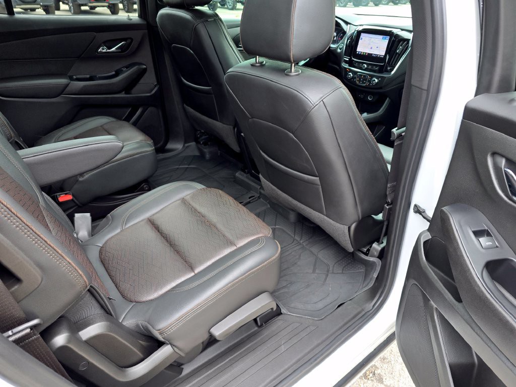 Used 2022 Iridescent Pearl Tricoat Chevrolet High Country image 34