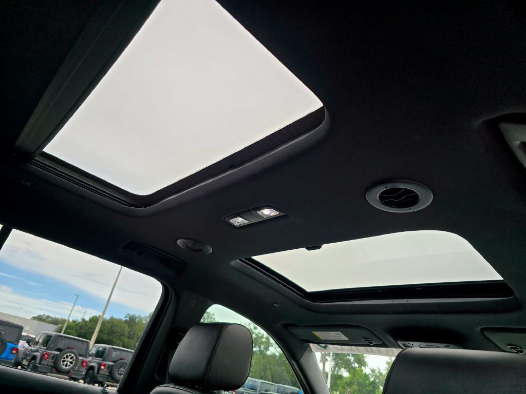 Used 2022 Iridescent Pearl Tricoat Chevrolet High Country image 41