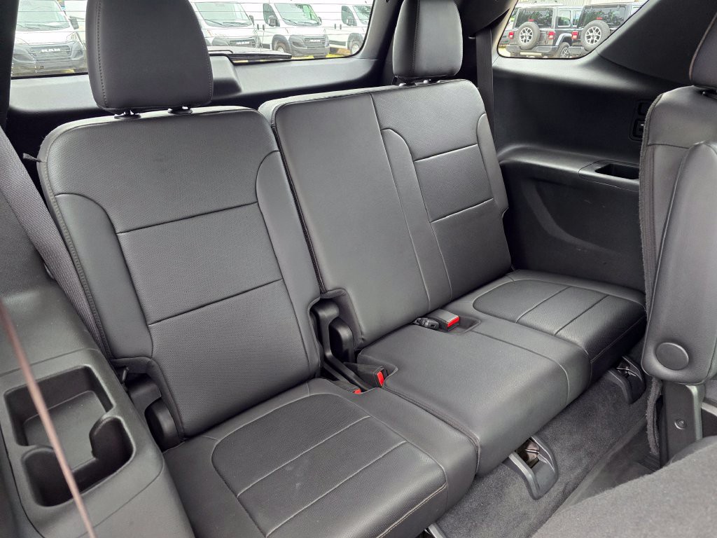 Used 2022 Iridescent Pearl Tricoat Chevrolet High Country image 35