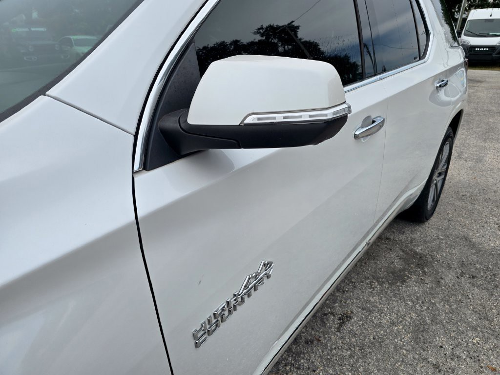 Used 2022 Iridescent Pearl Tricoat Chevrolet High Country image 11