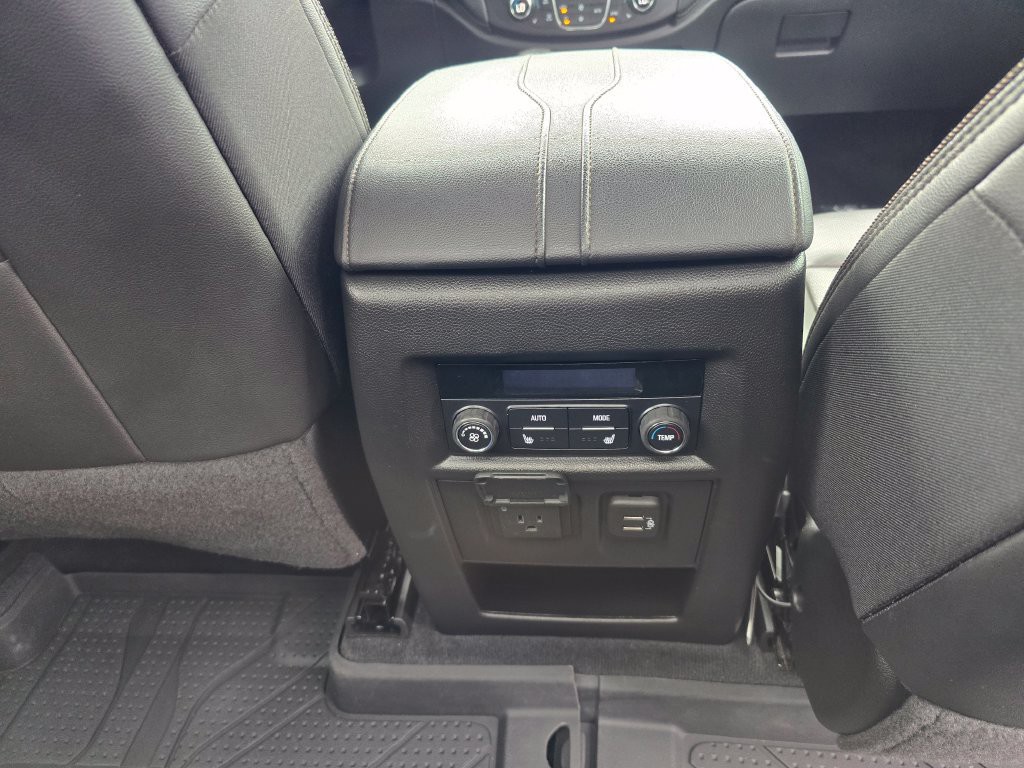 Used 2022 Iridescent Pearl Tricoat Chevrolet High Country image 36