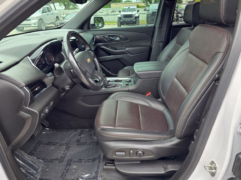 Used 2022 Iridescent Pearl Tricoat Chevrolet High Country image 17