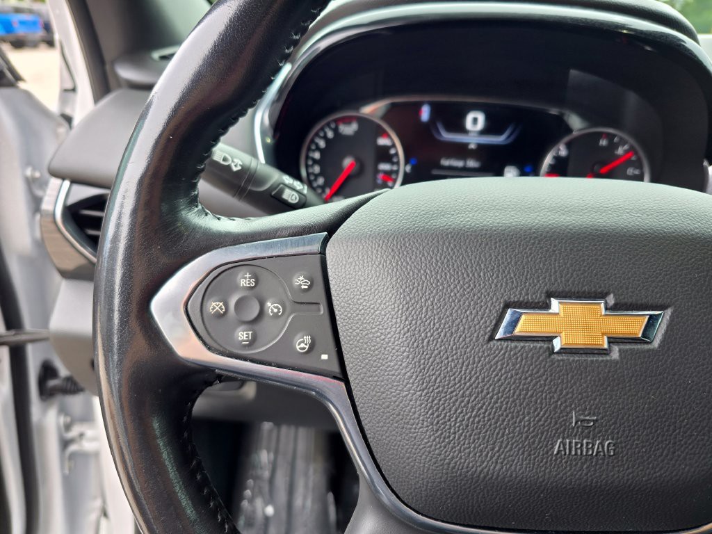 Used 2022 Iridescent Pearl Tricoat Chevrolet High Country image 19