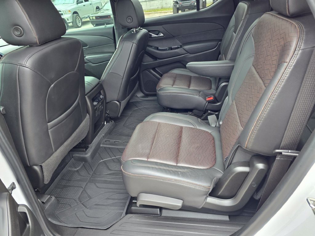 Used 2022 Iridescent Pearl Tricoat Chevrolet High Country image 31