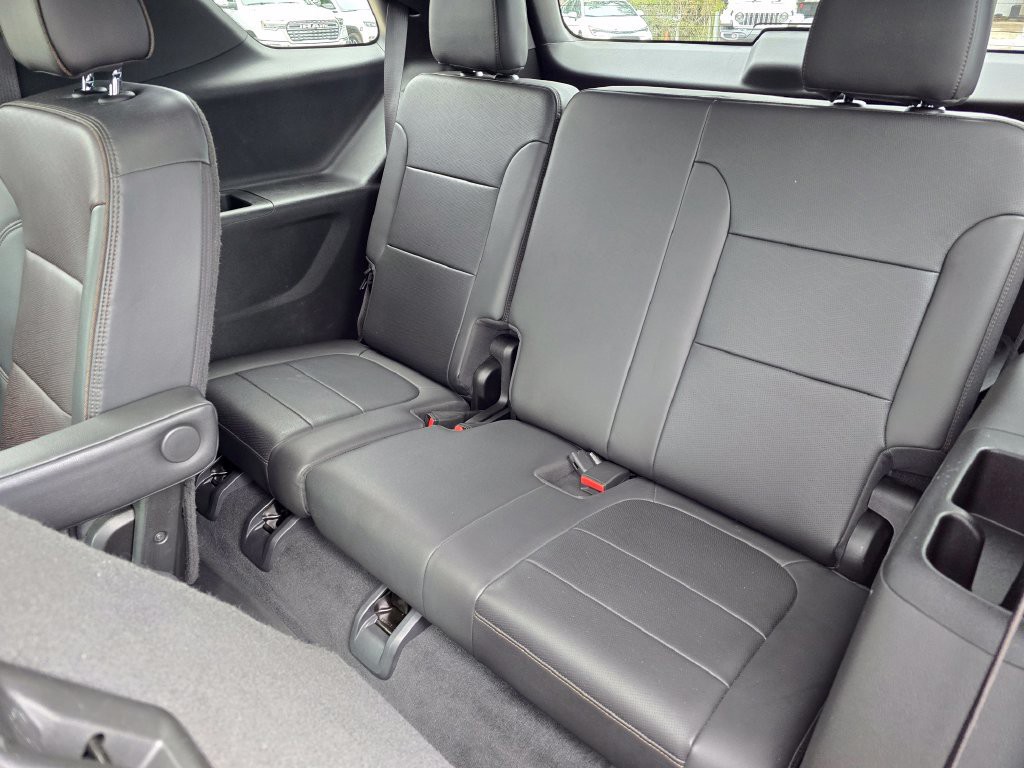 Used 2022 Iridescent Pearl Tricoat Chevrolet High Country image 32