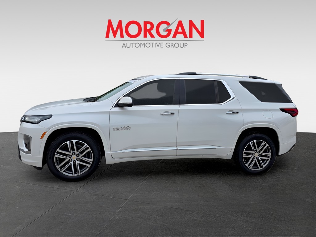 Used 2022 Iridescent Pearl Tricoat Chevrolet High Country image 3