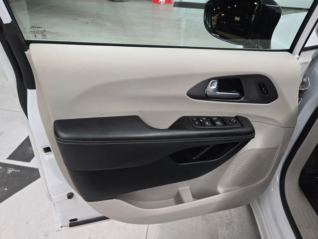 Used 2024 Bright White Clearcoat Chrysler Touring L image 13