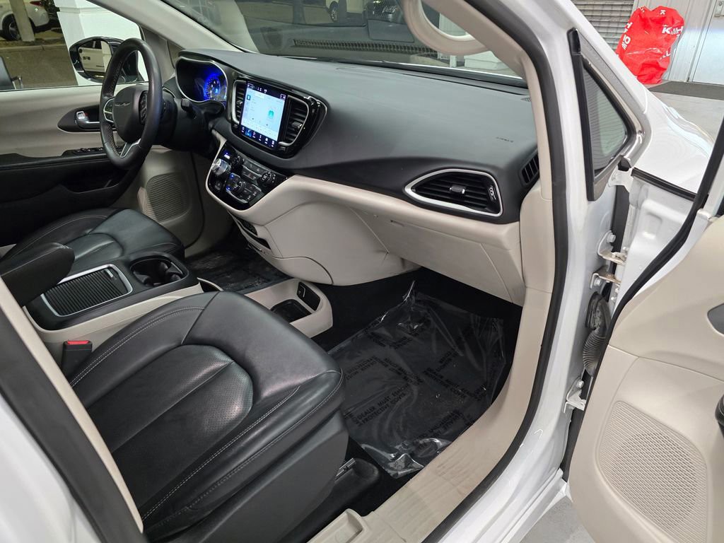 Used 2024 Bright White Clearcoat Chrysler Touring L image 30