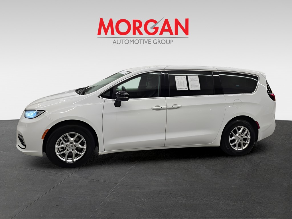 Used 2024 Bright White Clearcoat Chrysler Touring L image 3