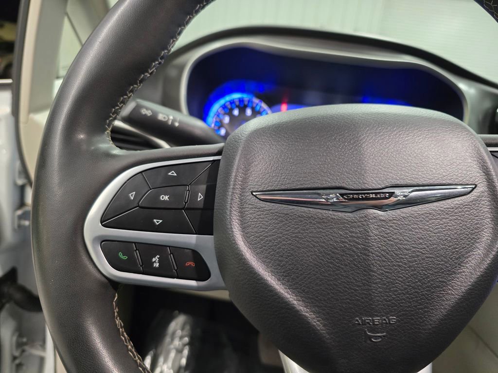 Used 2024 Bright White Clearcoat Chrysler Touring L image 18