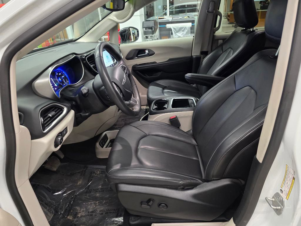 Used 2024 Bright White Clearcoat Chrysler Touring L image 16