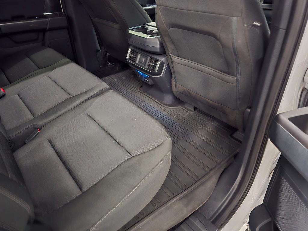Used 2022 Oxford White Ford XLT image 40