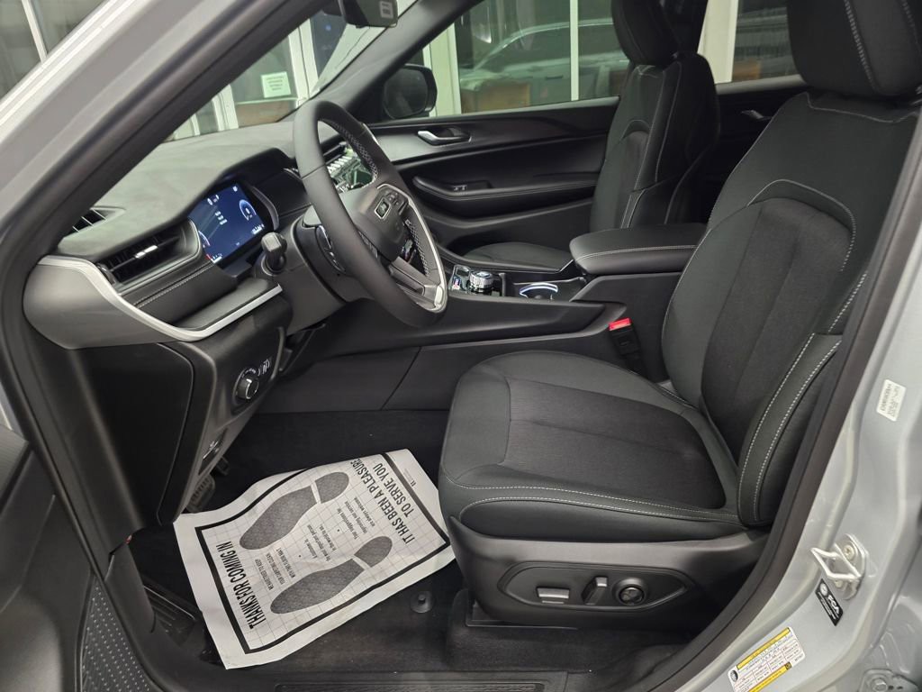 New 2025 Silver Zynith Jeep Laredo image 15