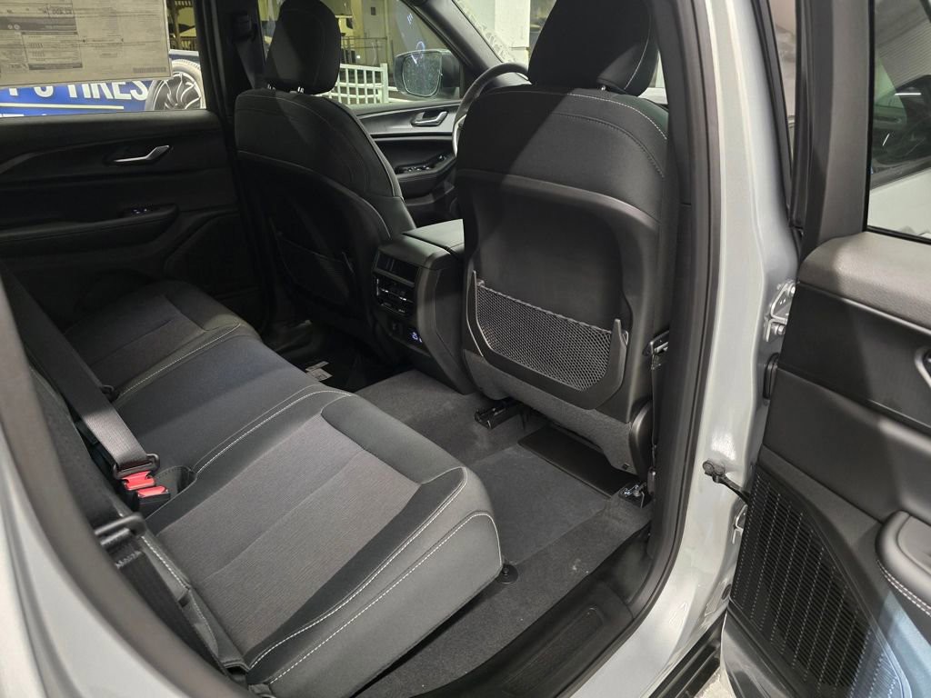 New 2025 Silver Zynith Jeep Laredo image 31