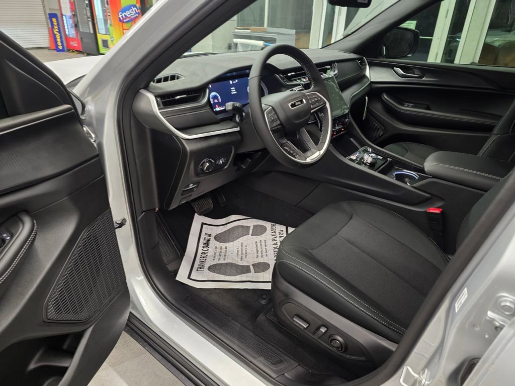New 2025 Silver Zynith Jeep Laredo image 14