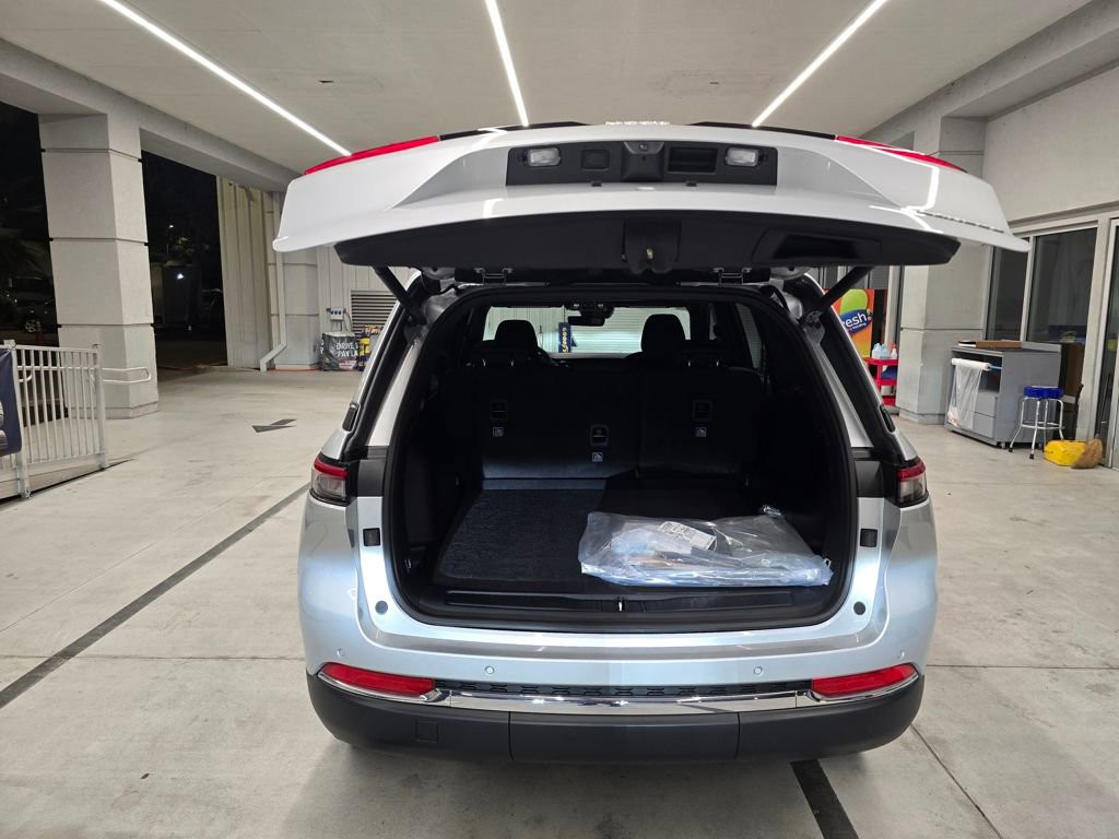 New 2025 Silver Zynith Jeep Laredo image 34